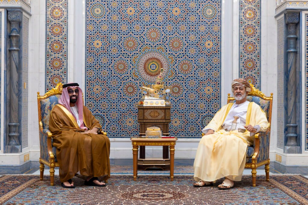 Sultan of Oman receives Tahnoon bin Zayed