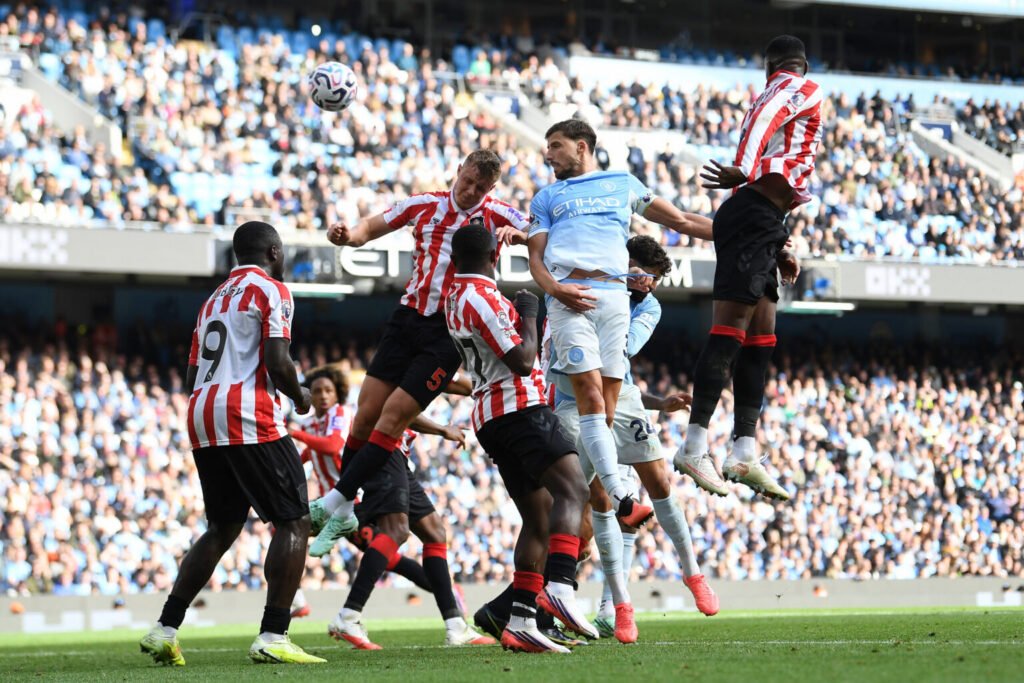 Manchester City beat Sunderland to take outright Premier League lead